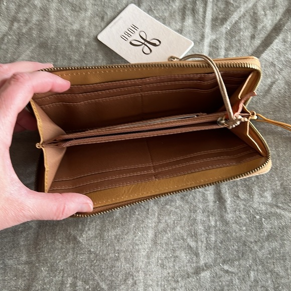 Hobo Max Large Zip Around - Picture 3 of 4